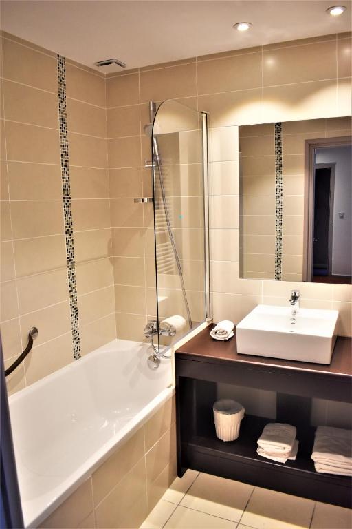 Koupelna v ubytování Hotel Corrieu