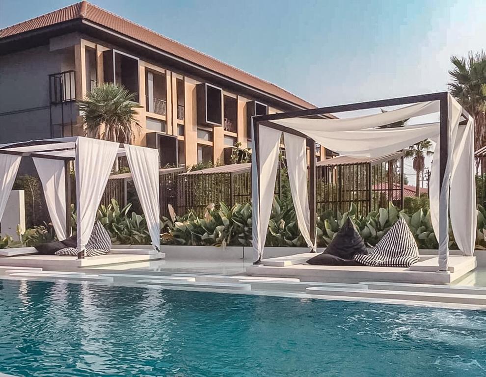 Bazén v ubytování The Peem Hotel nebo v jeho okolí