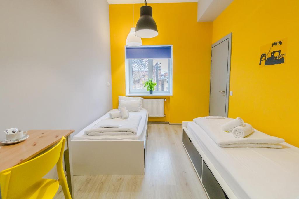 Postel nebo postele na pokoji v ubytování Stories Hub Hostel