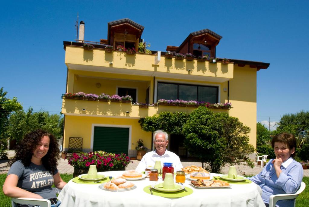 Jedlo v ubytovaní bed & breakfast alebo blízkom okolí