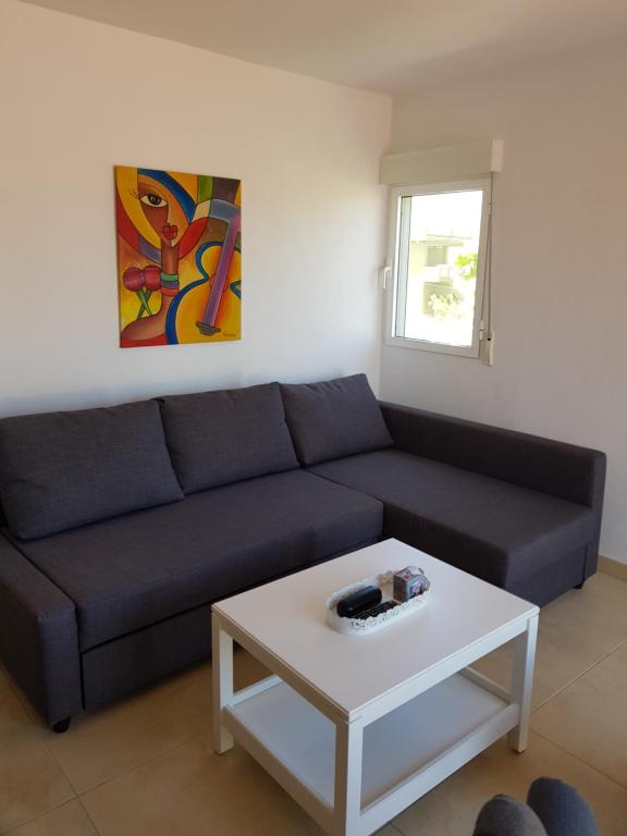 Exclusive Apartment - Playa de Marenys de Rafalcaid的休息区