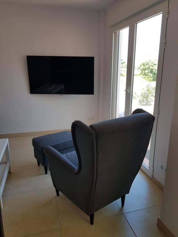Exclusive Apartment - Playa de Marenys de Rafalcaid的电视和/或娱乐中心