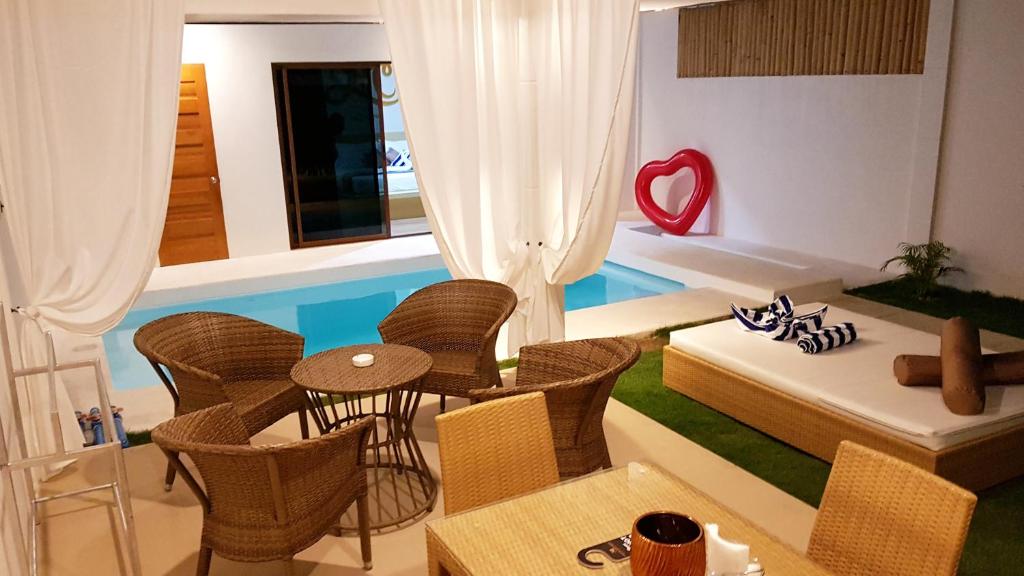 Bazén v ubytování Montecarlo Villas Panglao nebo v jeho okolí