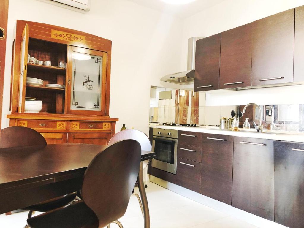 A kitchen or kitchenette at Appartamento a Corte Balai