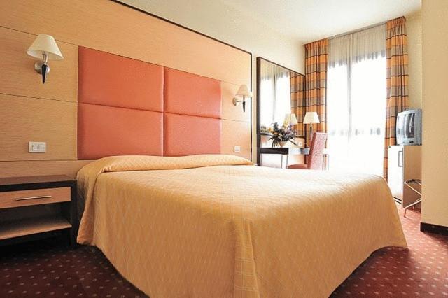 Postel nebo postele na pokoji v ubytování Inn Hotel