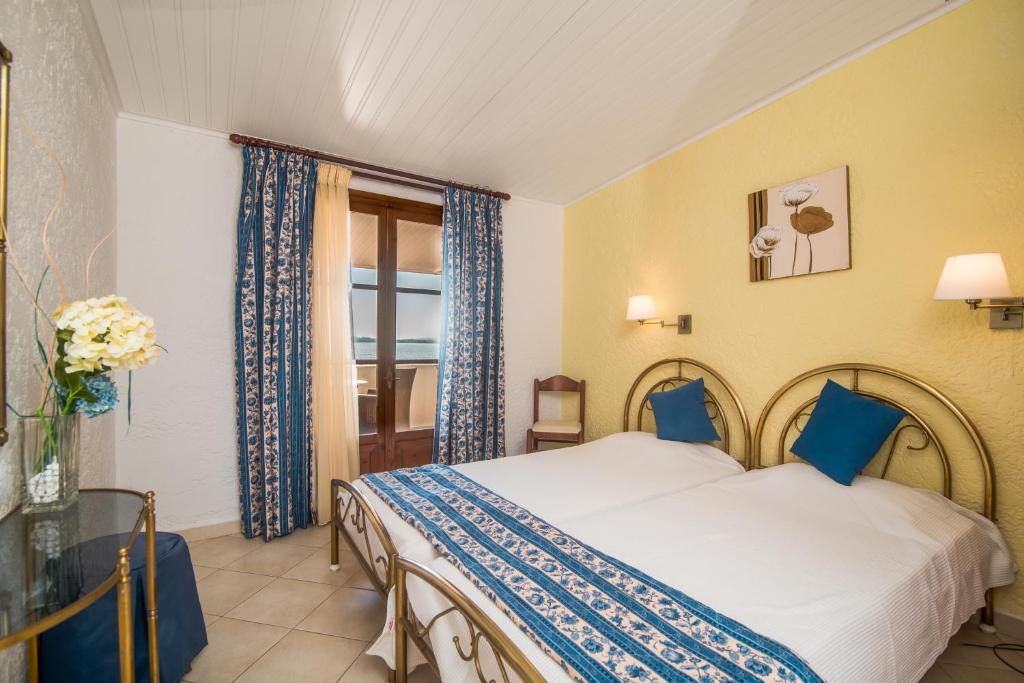 Posteľ alebo postele v izbe v ubytovaní Kommeno Bay Apartments
