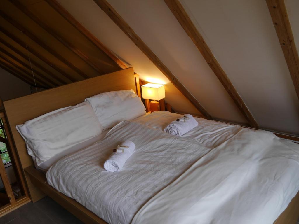 Postel nebo postele na pokoji v ubytování Wild Kerry Lodge