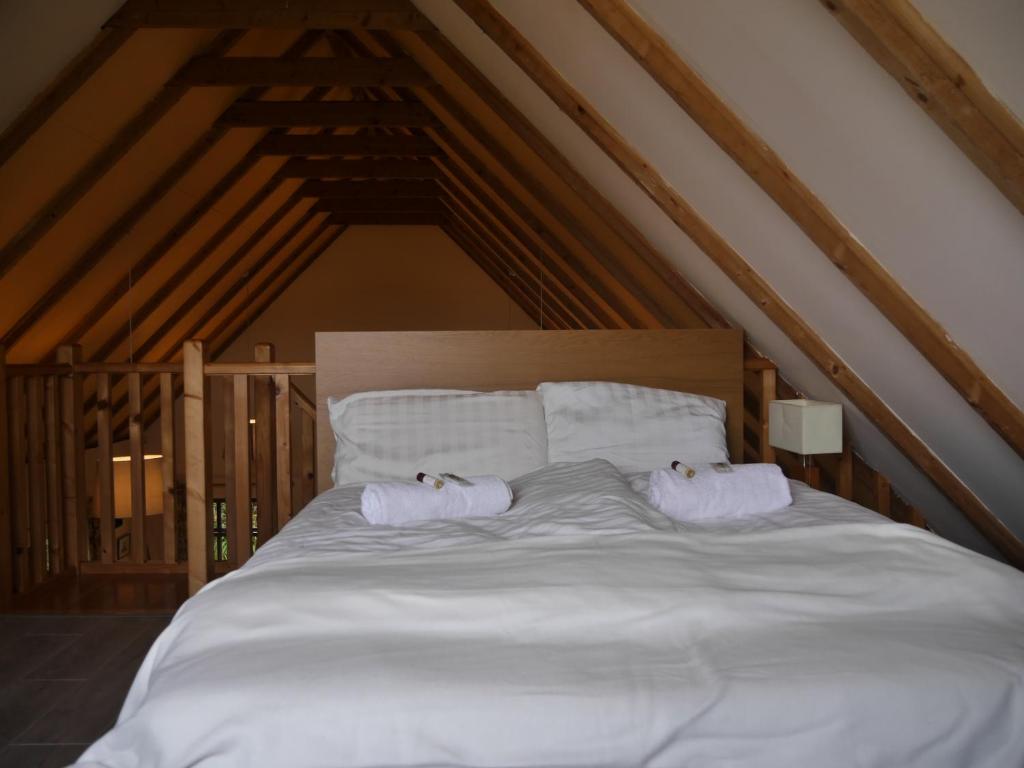 Postel nebo postele na pokoji v ubytování Wild Kerry Lodge