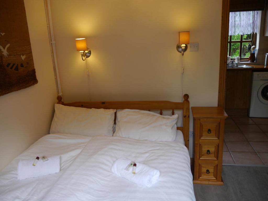 Postel nebo postele na pokoji v ubytování Wild Kerry Lodge