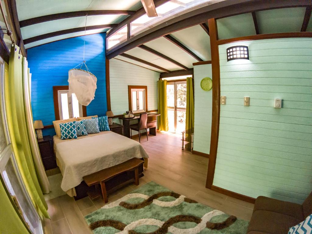 Postel nebo postele na pokoji v ubytování Coyote Rooms