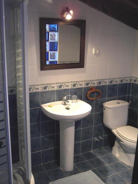 A bathroom at Hotel Rural El Rincón de Gadea