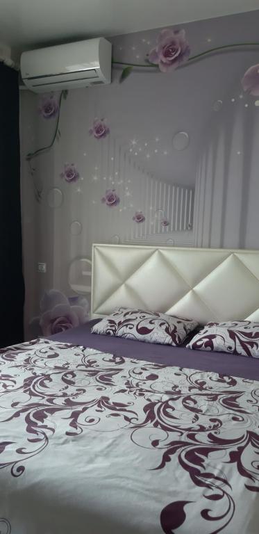 Апартаменты. Холодная гора, ул. Дудинской 1а. - Apartamento Con Balcón