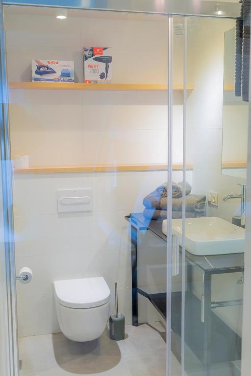 A bathroom at Radazul Marina Seafront 5