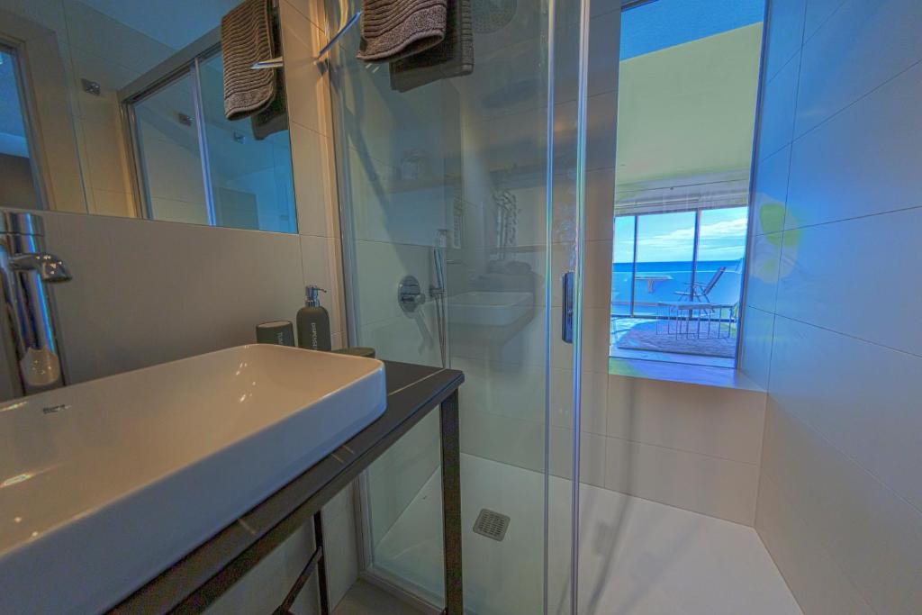 A bathroom at Radazul Marina Seafront 5