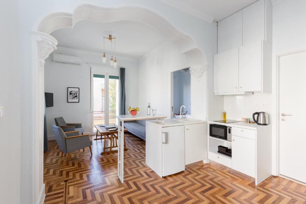 Køkken eller tekøkken på Troon of Athens Apartments