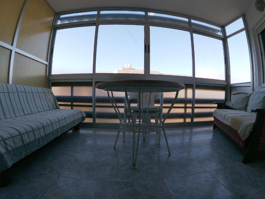 Posedenie v ubytovaní Apartamento urb 1 linea playa muchavista