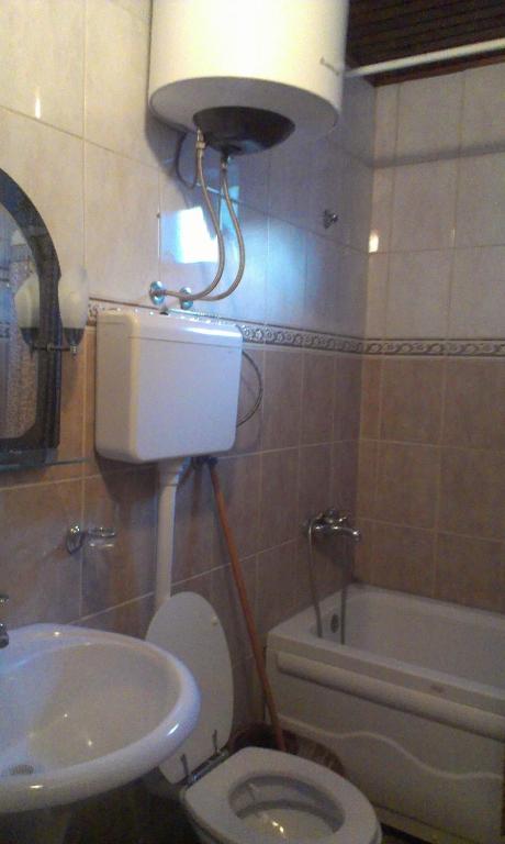 Koupelna v ubytování Guesthouse Sinani