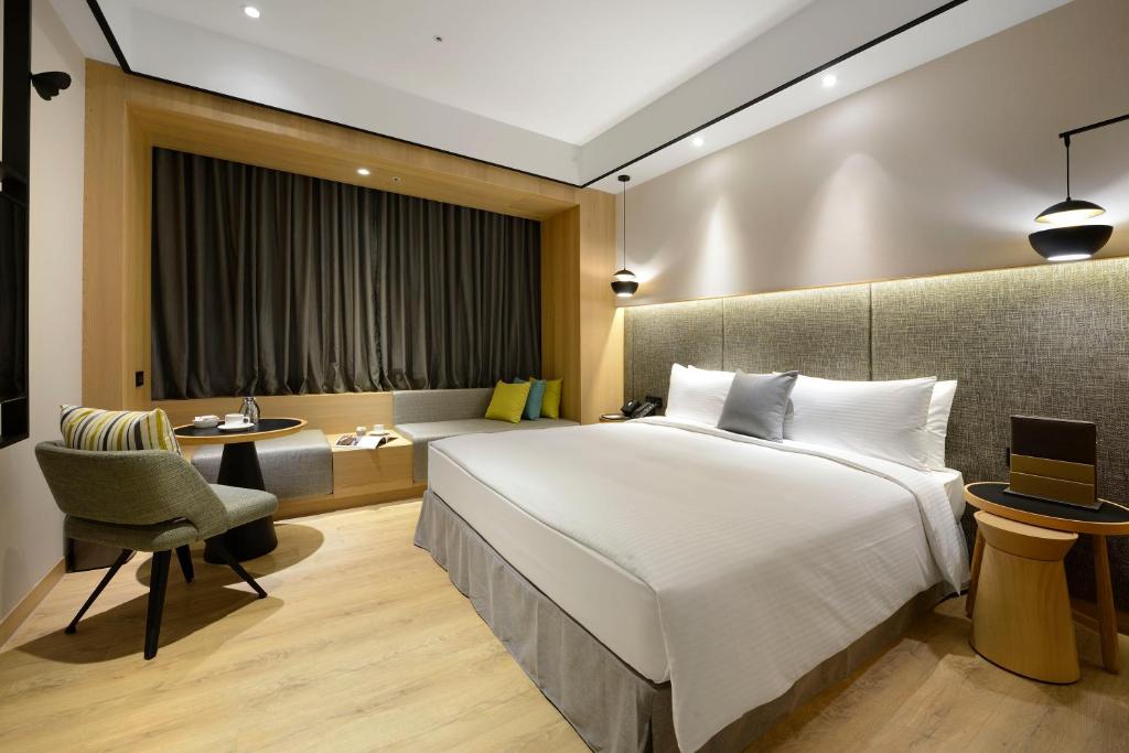 Postel nebo postele na pokoji v ubytování Evergreen Palace Hotel Chiayi