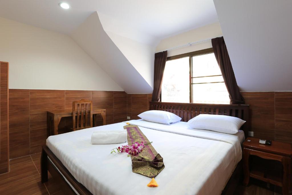 Postel nebo postele na pokoji v ubytování The Siam Guest House - SHA Extra Plus