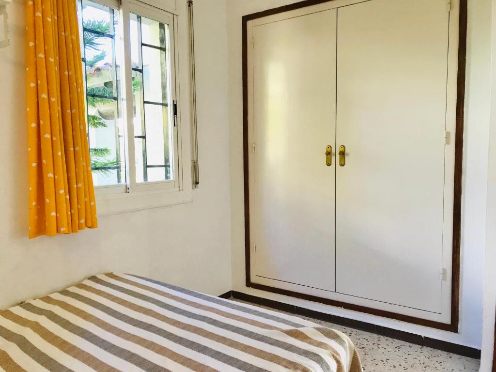 Posteľ alebo postele v izbe v ubytovaní Mediterranean Villa Investingspain sea view and pool