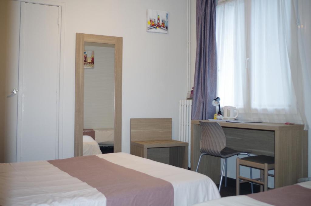 Postel nebo postele na pokoji v ubytování The Originals City, Hôtel Le Savoy, Caen