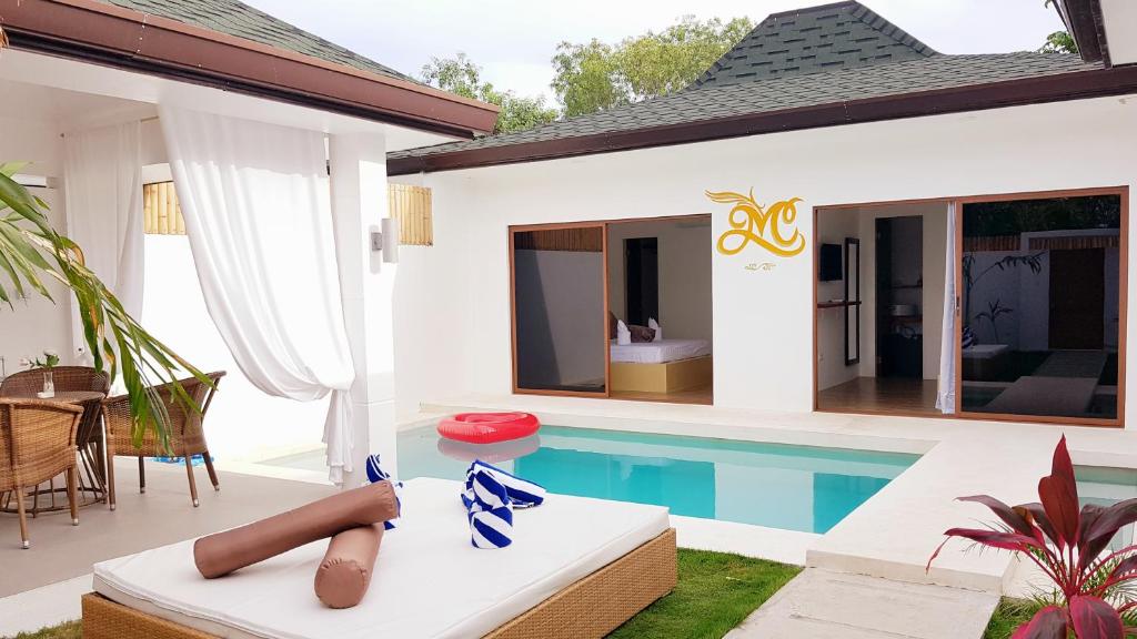 Bazén v ubytování Montecarlo Villas Panglao nebo v jeho okolí