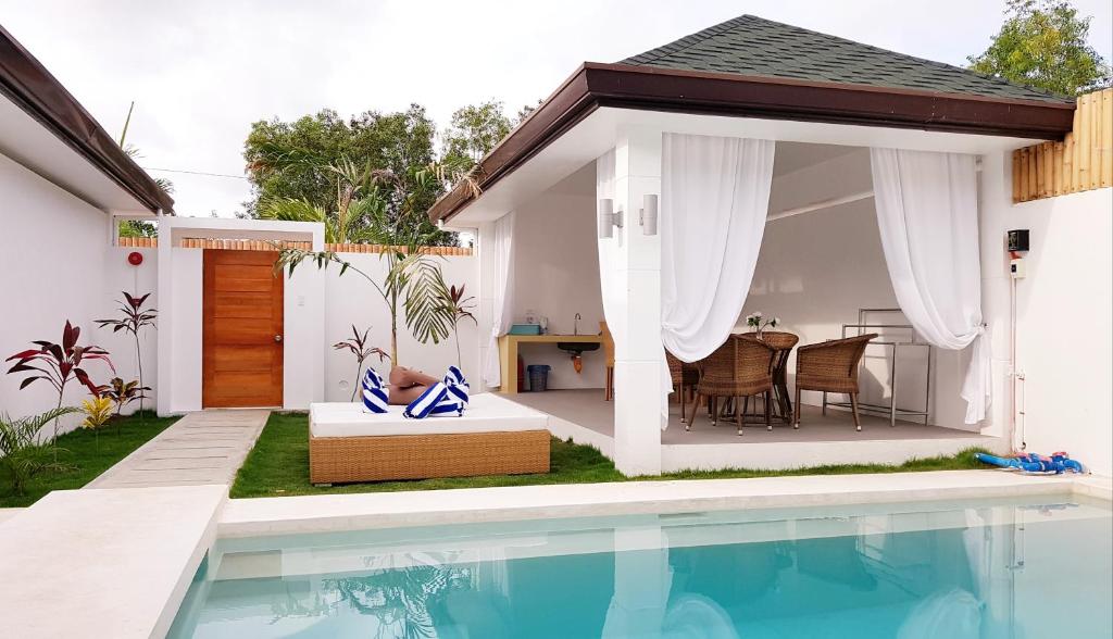 Bazén v ubytování Montecarlo Villas Panglao nebo v jeho okolí