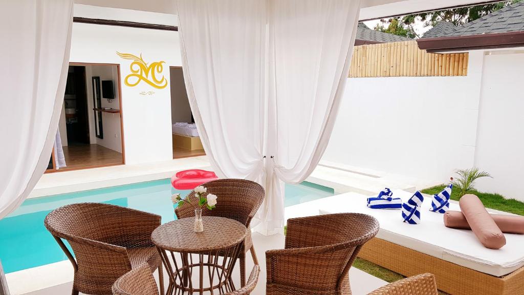 Bazén v ubytování Montecarlo Villas Panglao nebo v jeho okolí