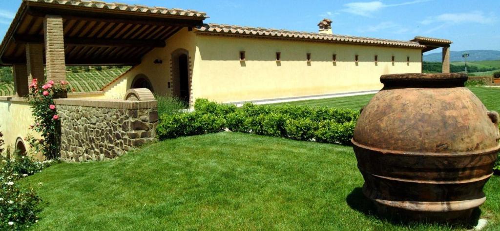 A garden outside Bacco a Petroio