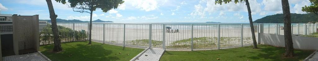  Belíssima Casa - Pé na areia - Bombinhas - Canto Grande