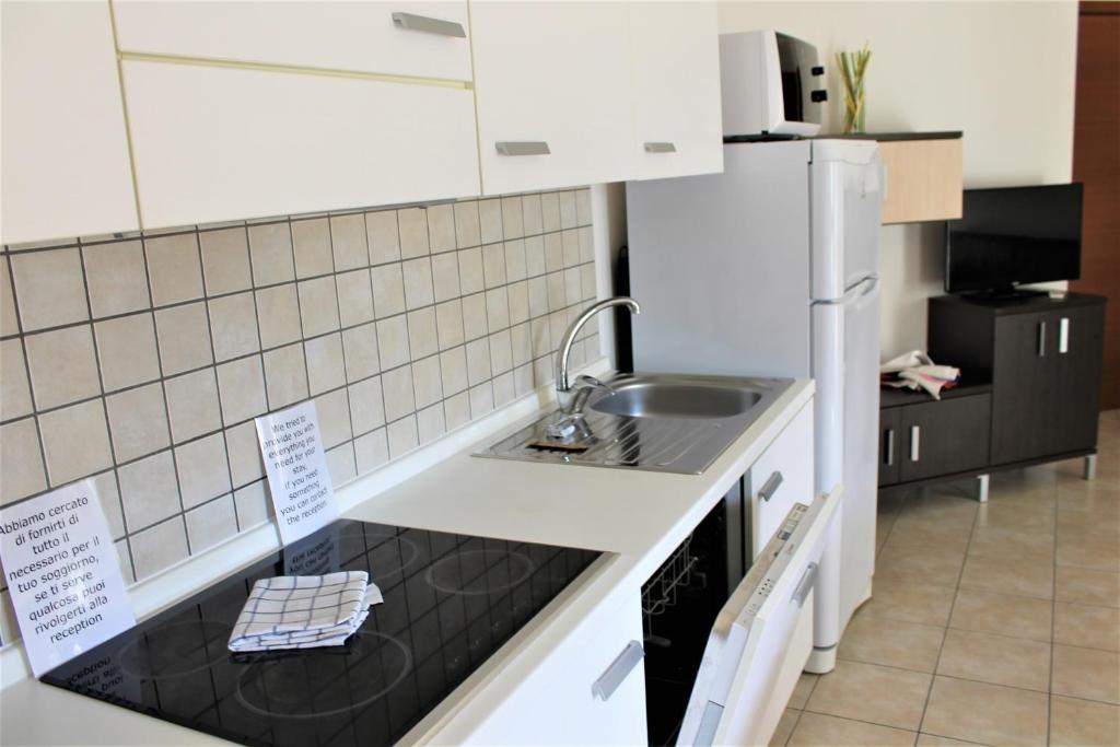 Kuchyň nebo kuchyňský kout v ubytování Tropicana Residence