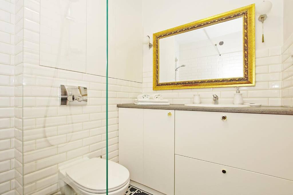 Kúpeľňa v ubytovaní CITYSTAY Piwna Gdansk Apartment