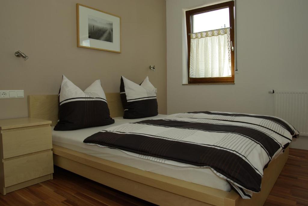 Cama o camas de una habitación en Gästezimmer zwischen Neckar und Enz