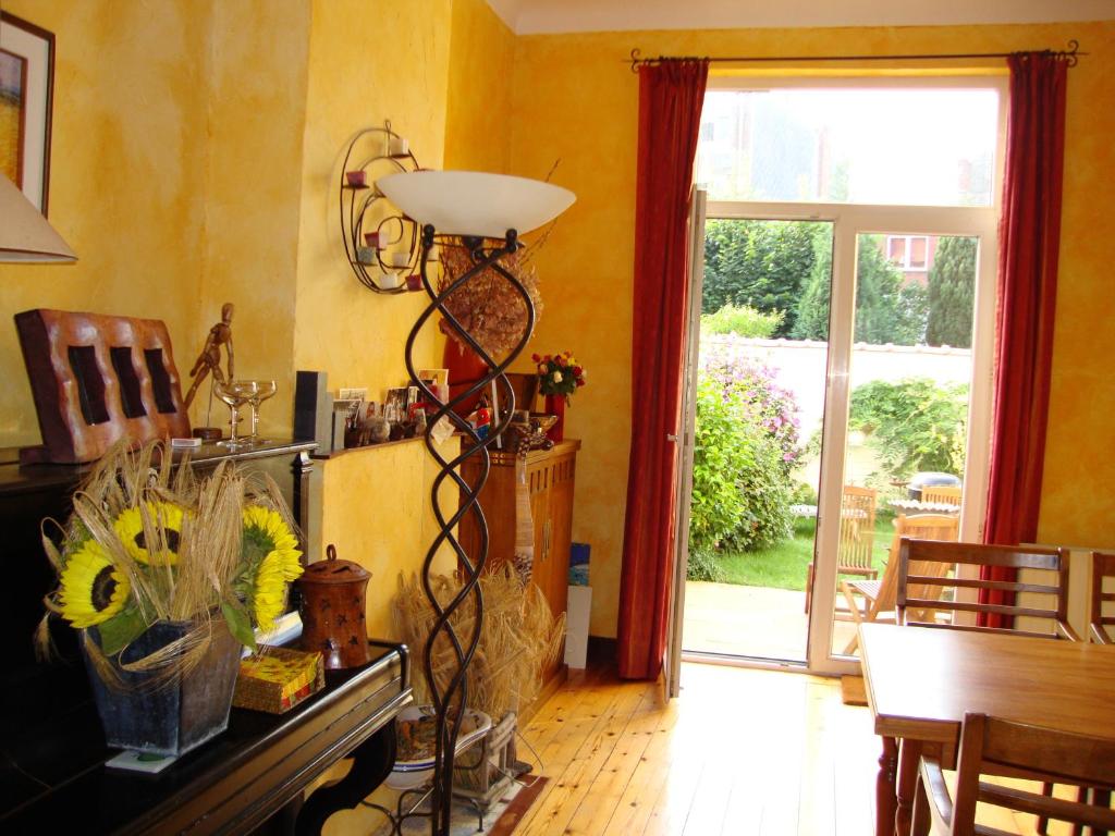 a living room with a room with a table and a lamp at B&B Marianne in Brussels