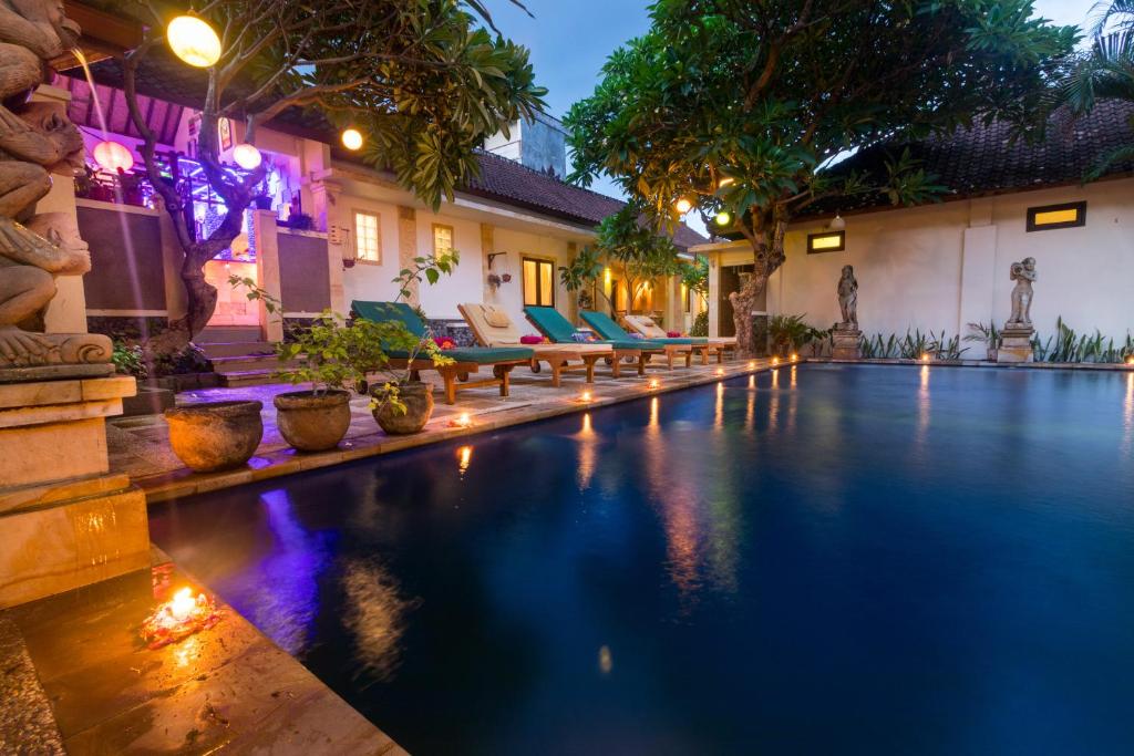 Swimming pool sa o malapit sa Pazzo Bali
