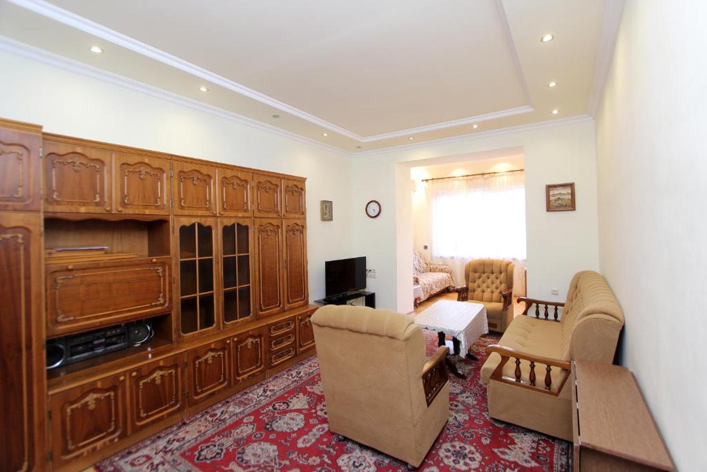 Top Apartments - Yerevan Centre - Two-Bedroom Suite With Sofa Bed