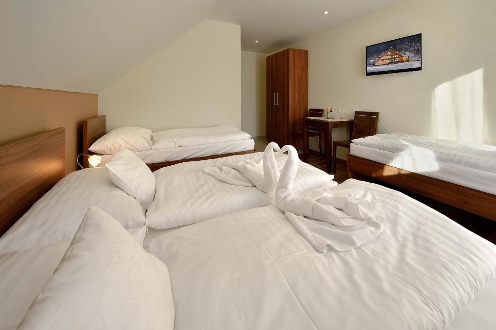 Postel nebo postele na pokoji v ubytování Villa Gloria Rooms & Apartments
