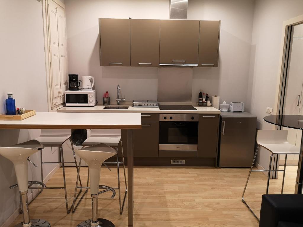 ApartEasy - Gracia Apartments - One-Bedroom Apartment