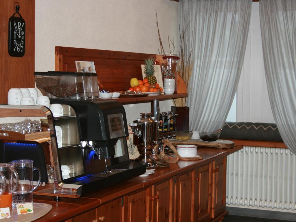 Příslušenství pro přípravu čaje a kávy v ubytování Hotel Larice Bianco