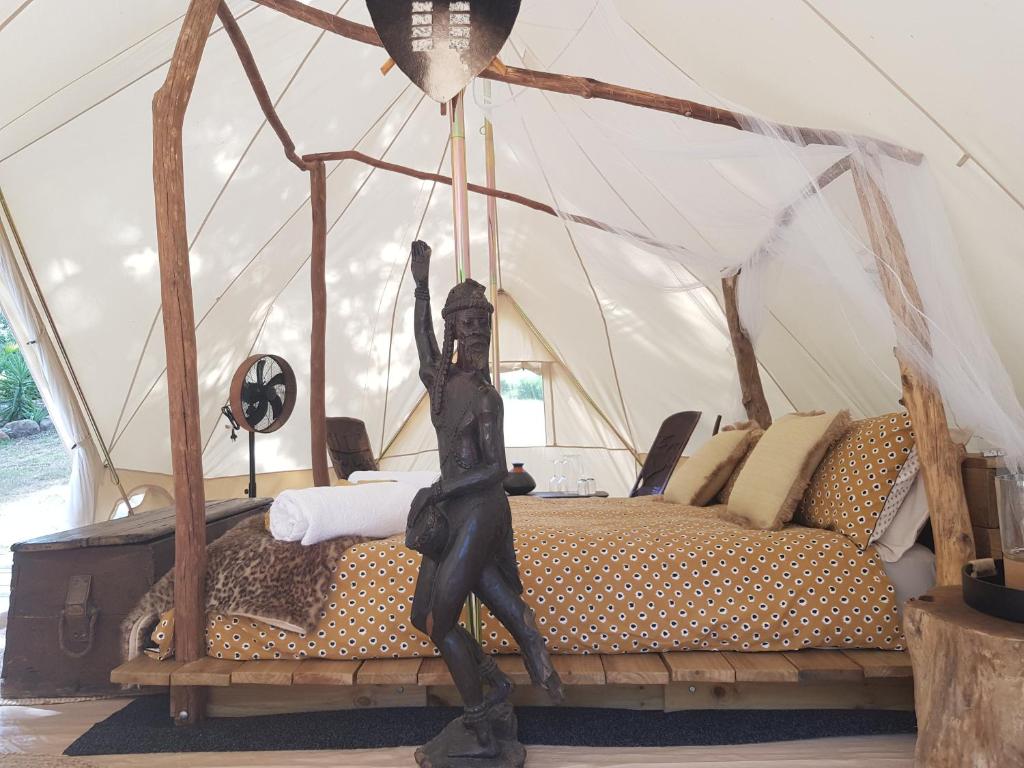 Luxury tent The Incredible Serengeti Safari Tent with Lake Views