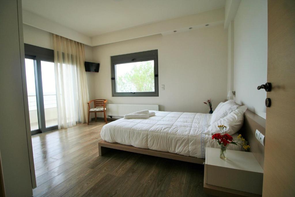 Postel nebo postele na pokoji v ubytování Amoutsa Seaside Villa