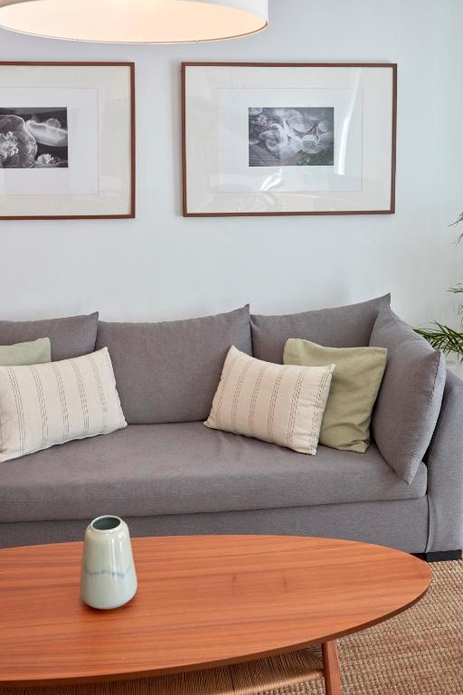 A seating area at Apartamentos La Bola Suite