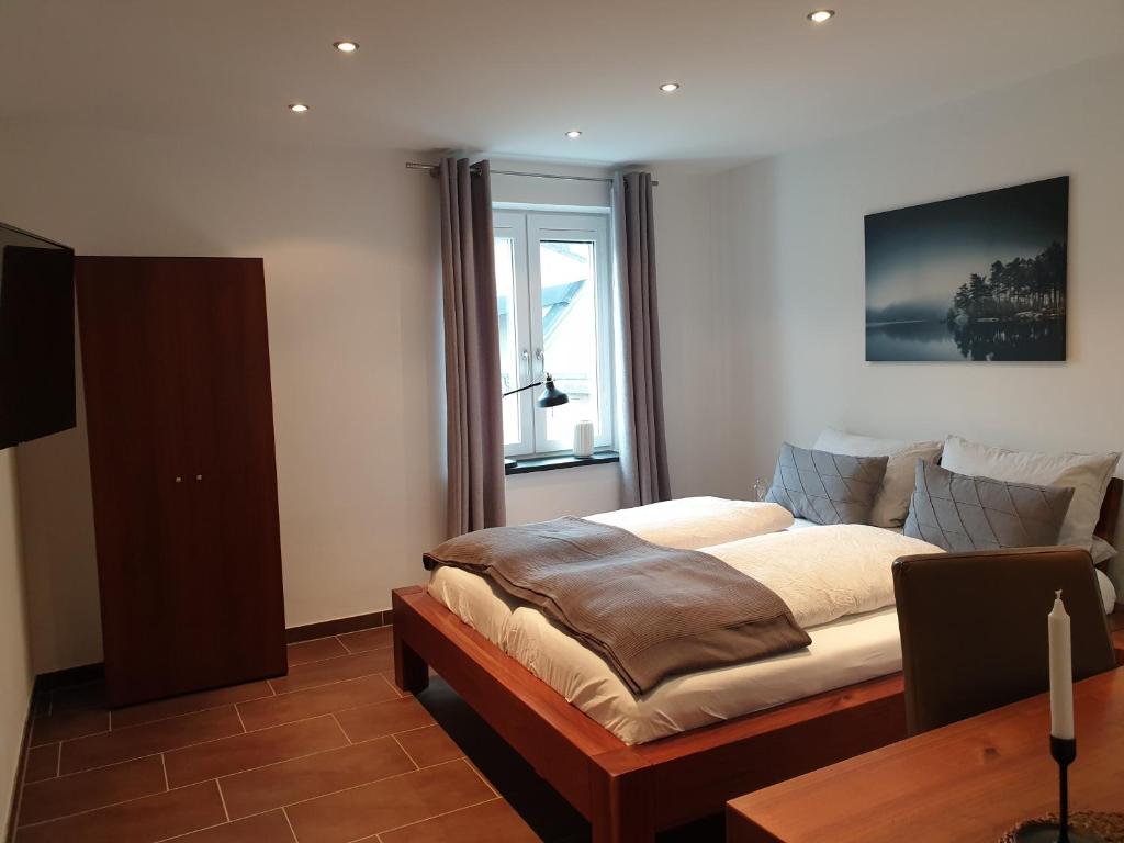 Ліжко або ліжка в номері Zur Fausenburg