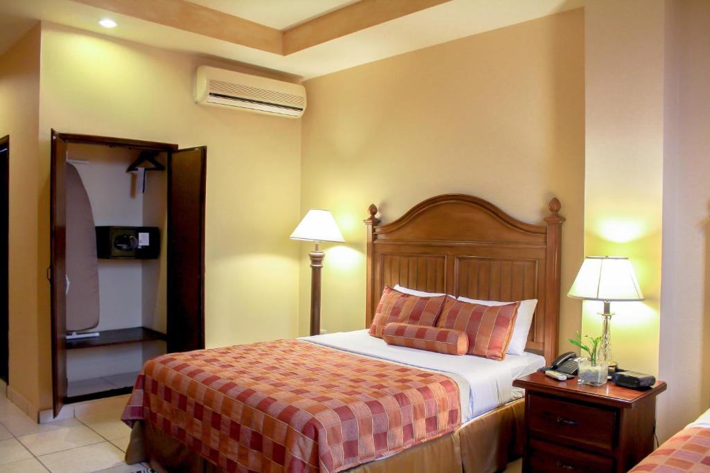 Cama o camas de una habitación en Hotel Monteolivos