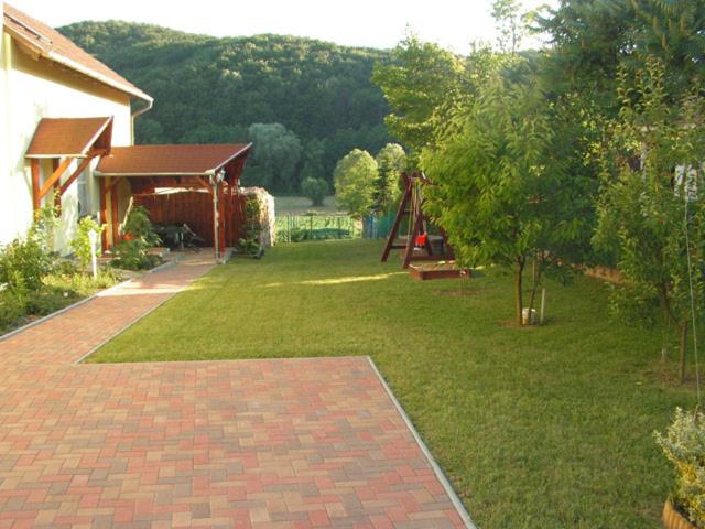 Napsugár Apartman 8868 Kistolmács, Fő út 32. kép - 1