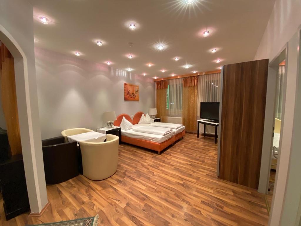 A bed or beds in a room at Ferienappartement Auerhahn