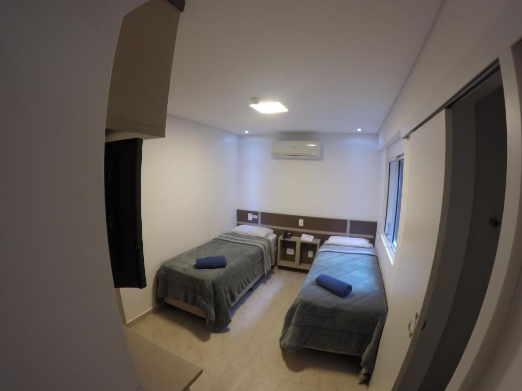  Hollyster Hotel