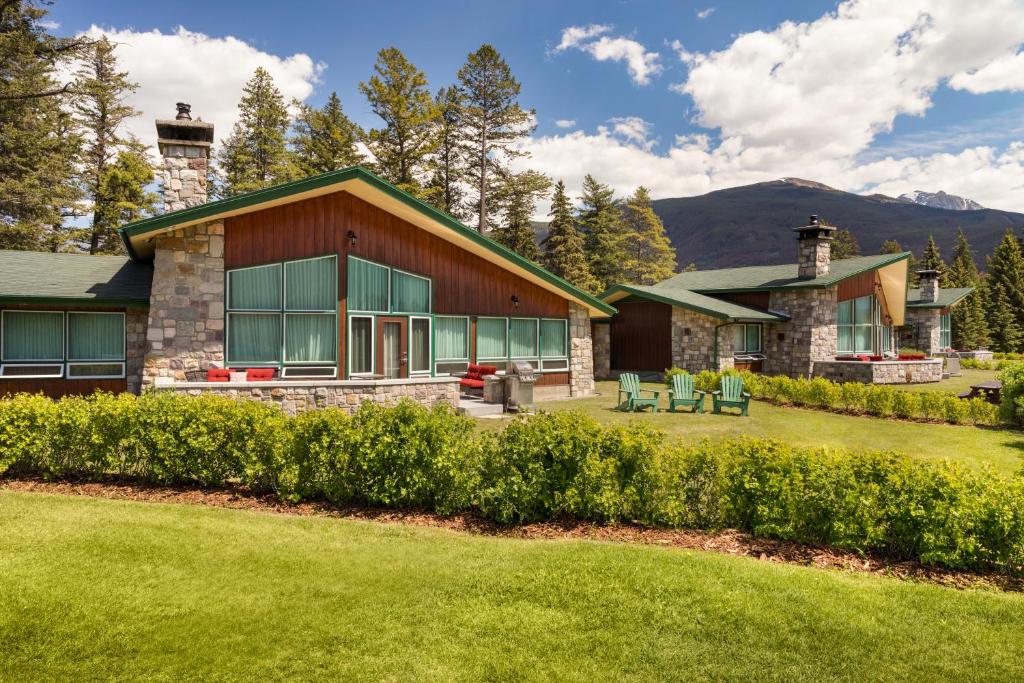 Fairmont Jasper Park Lodge - Signature Whistler Cabin