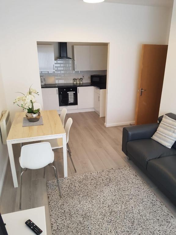 Kuchyň nebo kuchyňský kout v ubytování Lynn's Liverpool Apartment