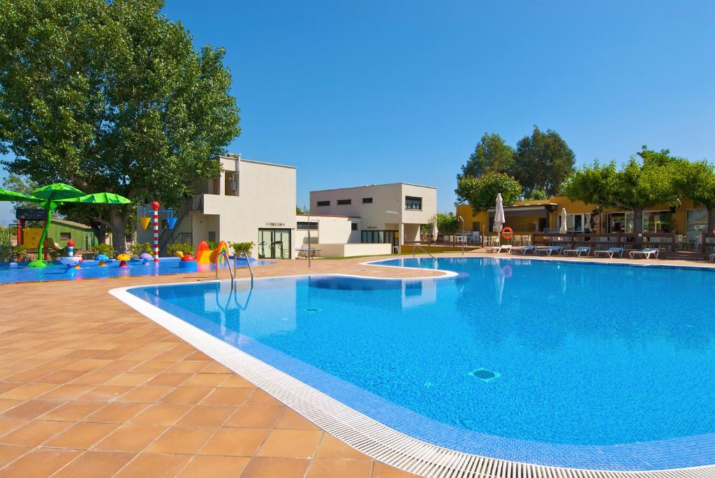 Bazén v ubytování Camping Sènia Riu nebo v jeho okolí